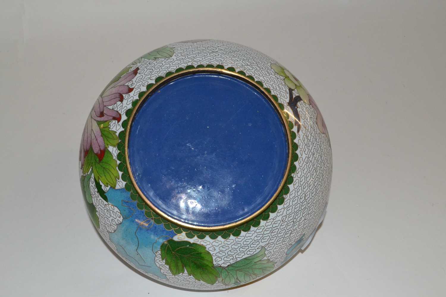A modern Cloisonne bowl and stand, the bowl decorated with a floral design, 18cm high - Image 4 of 4