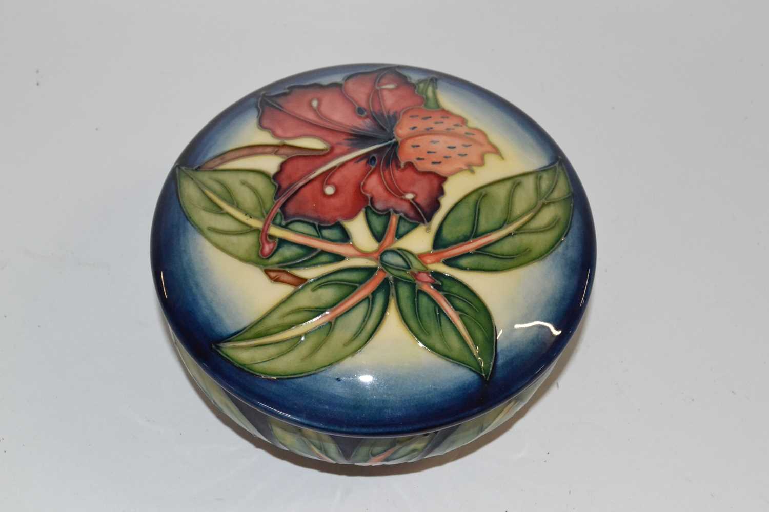 A Moorcroft box and cover in the Simeon design, 13cm diameter Goood condition no damage/repairs - Image 2 of 3