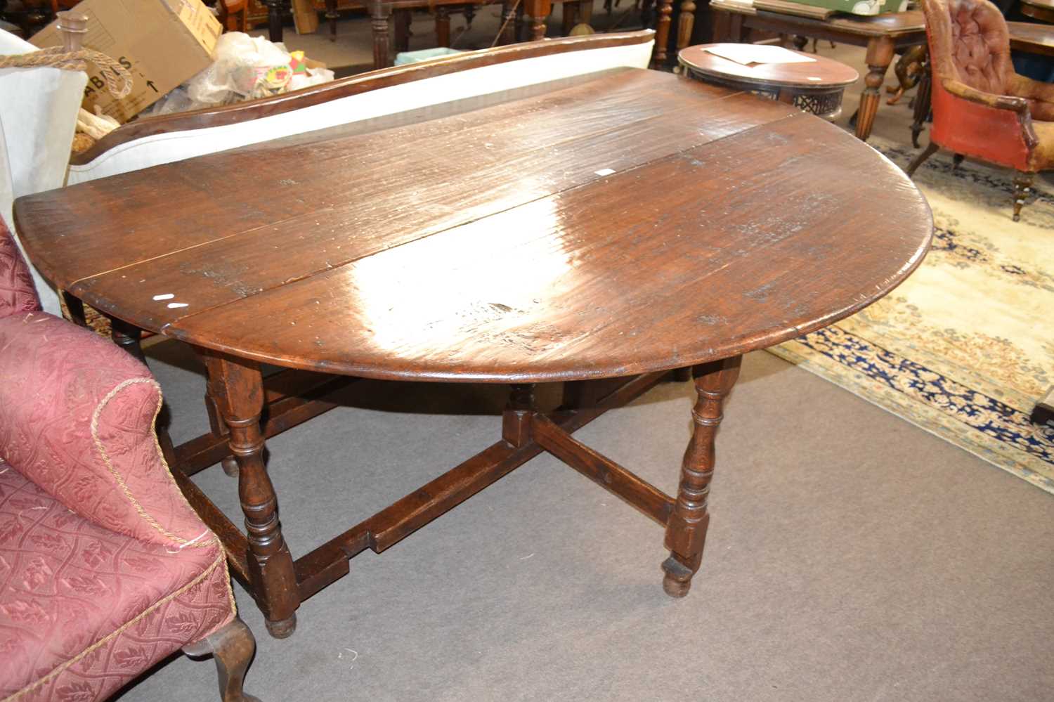 Large oak drop leaf dining or wake table in the 18th Century style with turned gate legs, probably - Image 2 of 2