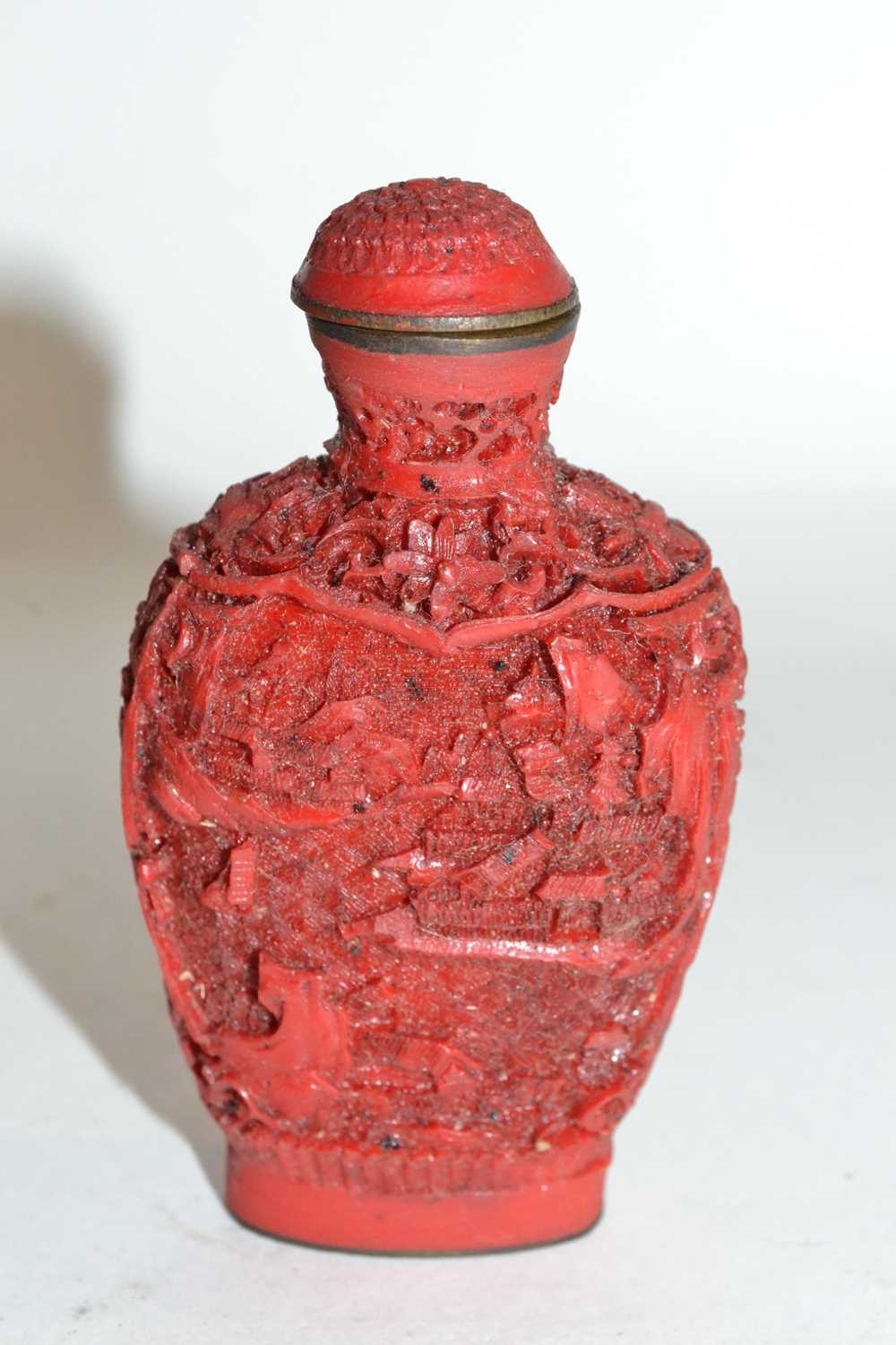 Carved cinnabar lacquer scent bottle - Image 2 of 3