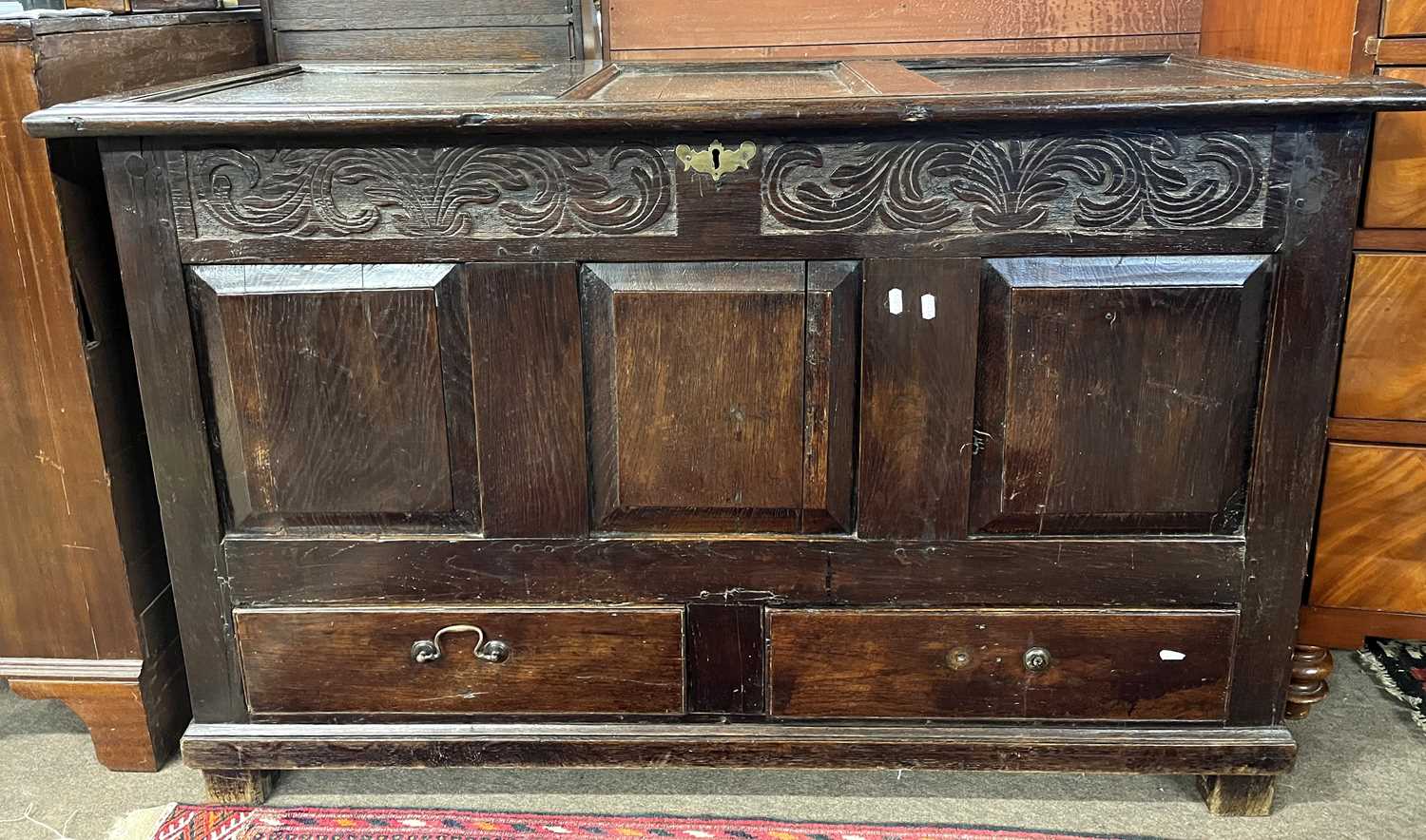 An 18th Century dark oak mule chest with lifting top and two drawers to base, 130cm wide (Item 3 - Image 2 of 4