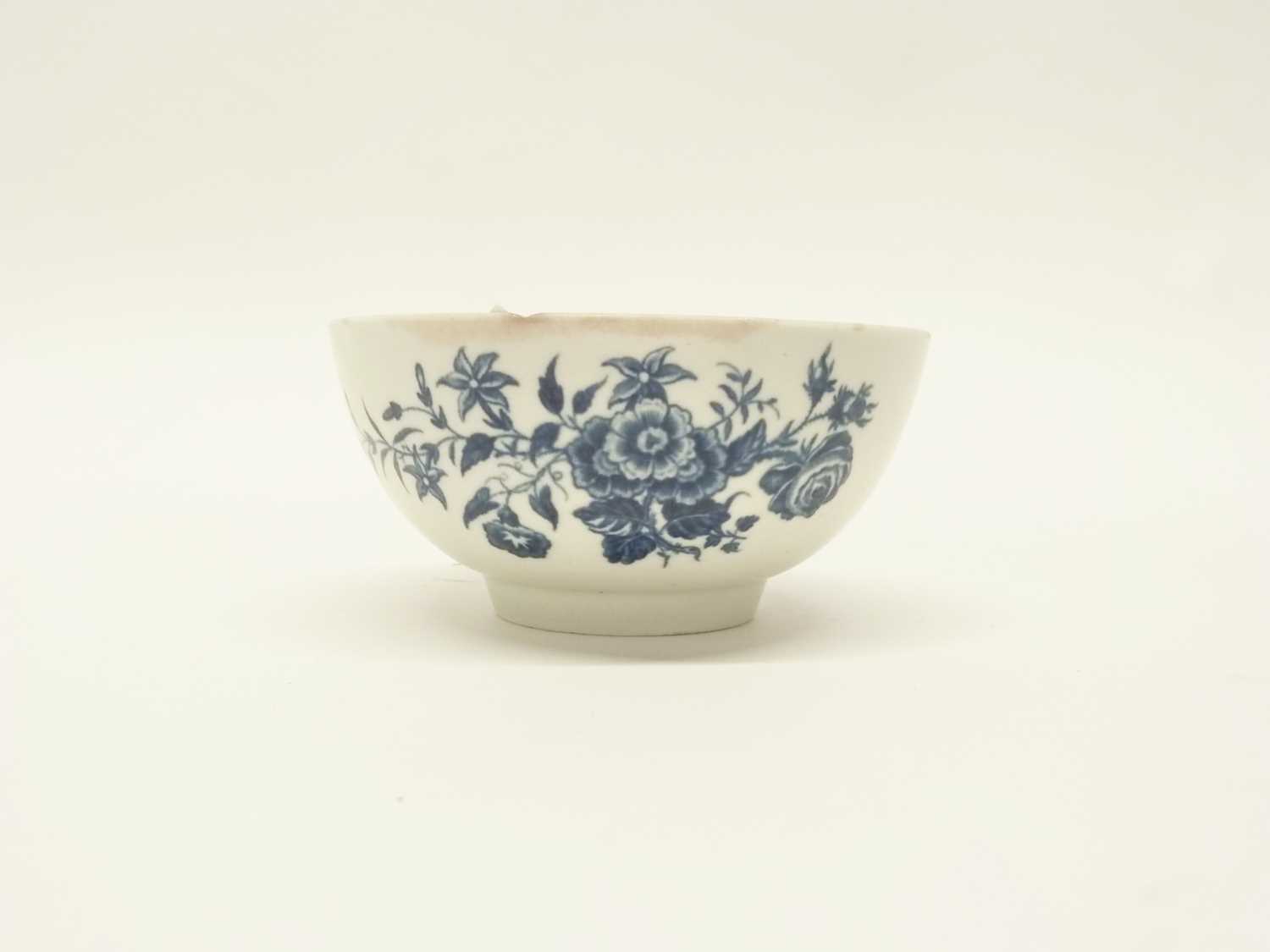 Worcester porcelain slop bowl with blue printed pattern, 12cm diameter