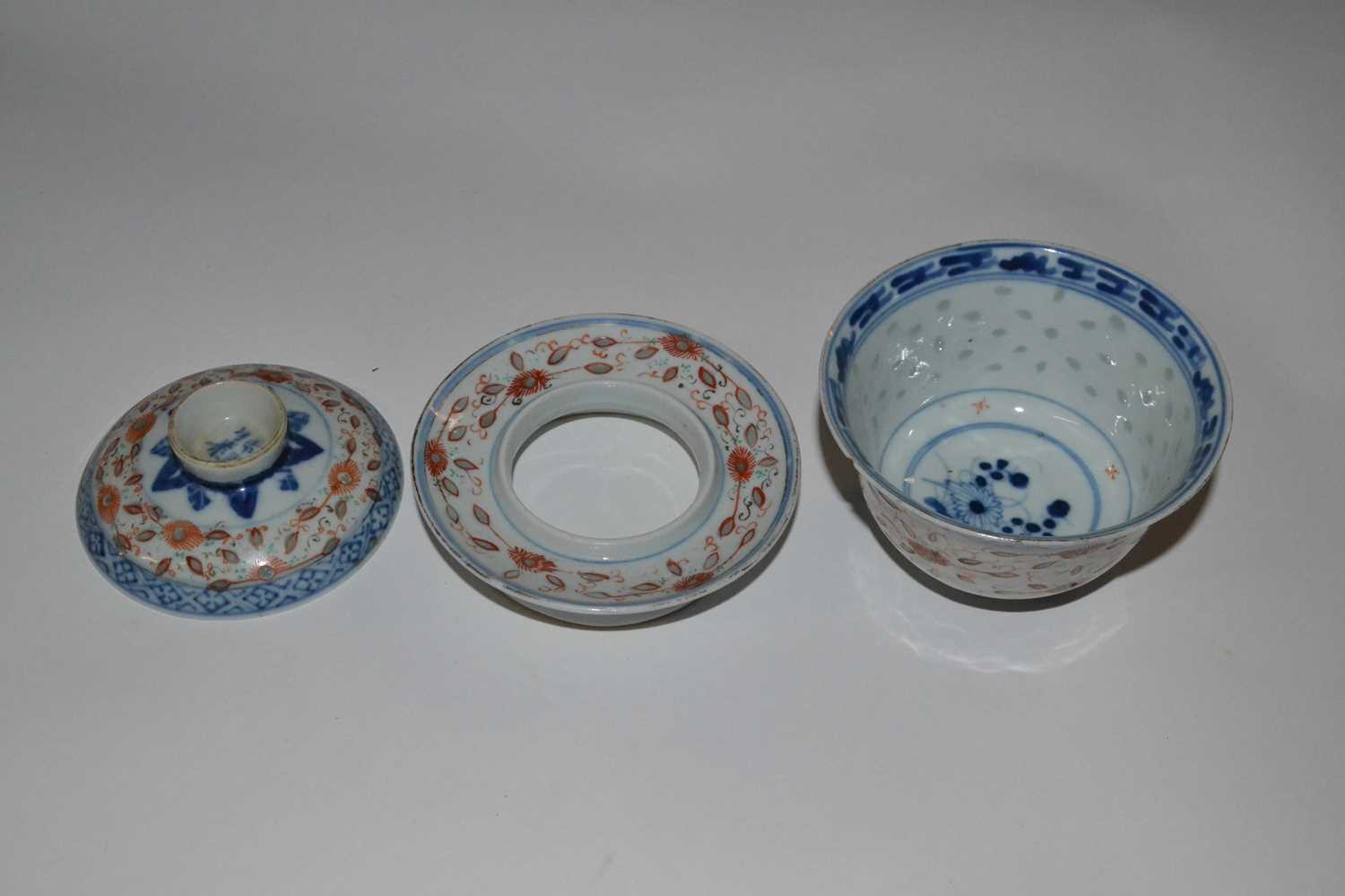 A Chinese porcelain rice bowl cover and stand, 19th Century with four character mark to base and - Image 5 of 6