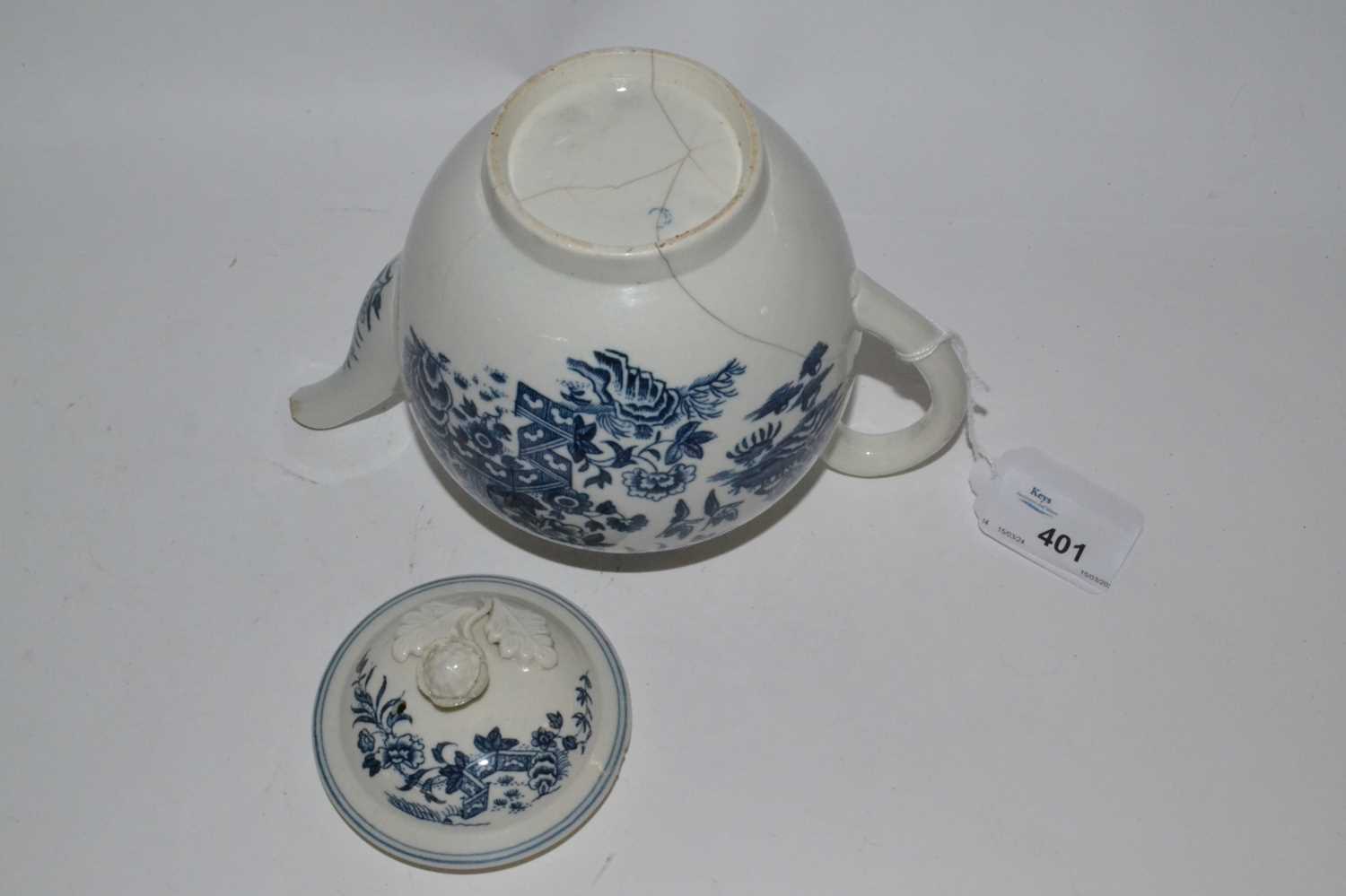 An 18th Century English porcelain fence pattern teapot and cover the pot possibly Isleworth and - Image 4 of 4