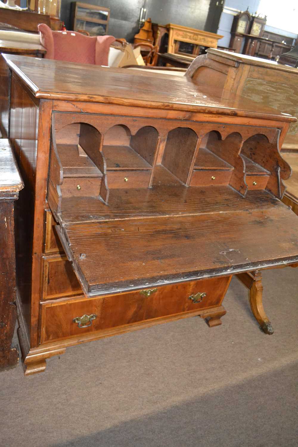 An unusual Georgian yew secretaire chest with fitted secretaire drawer with drop down front - Bild 2 aus 2