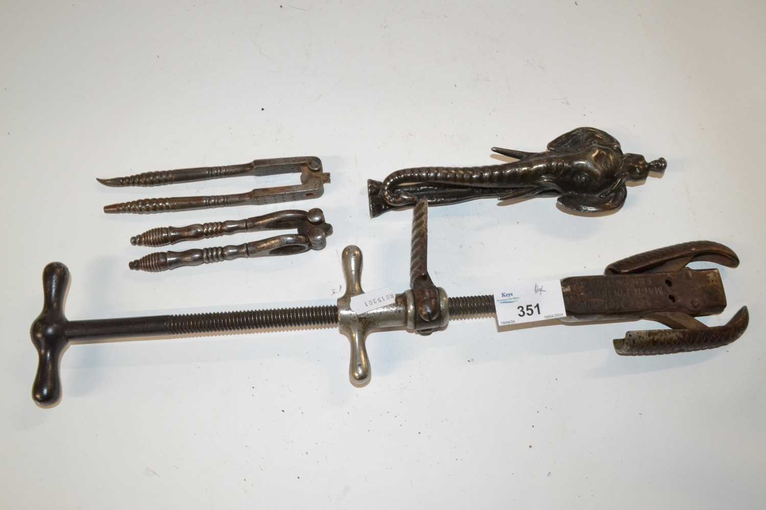 Group lot of metal wares comprising a sole makers tool together with a novelty elephant head nut - Image 3 of 3