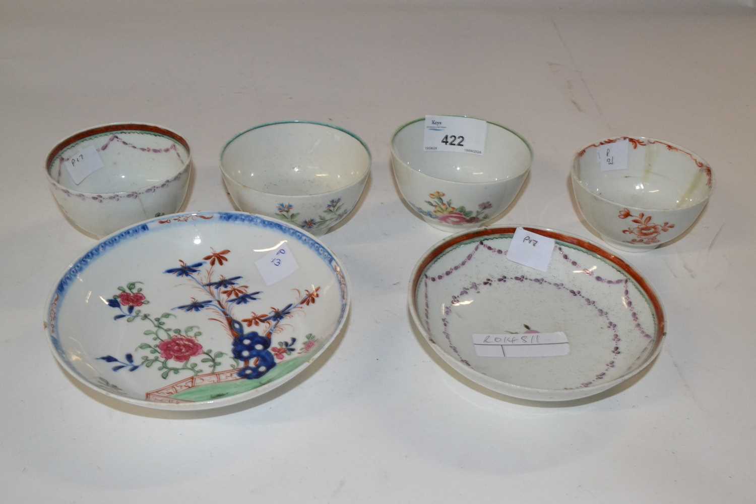 A group of mainly Lowestoft porcelain wares to include tea bowls and saucers (some damage)