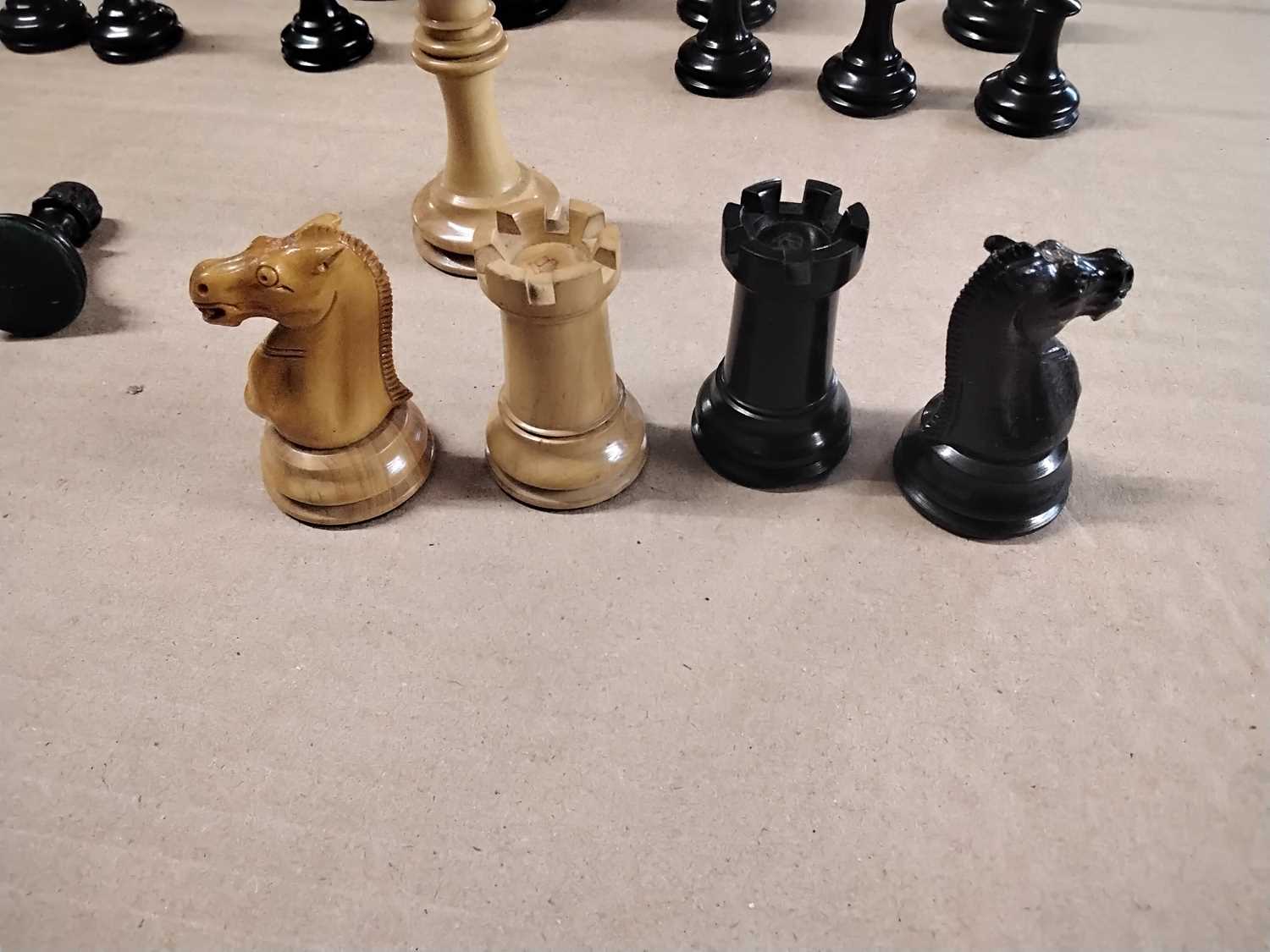 Chess Interest - Two chess sets, one by Jaques in carved box wood and ebony together with a - Image 11 of 13