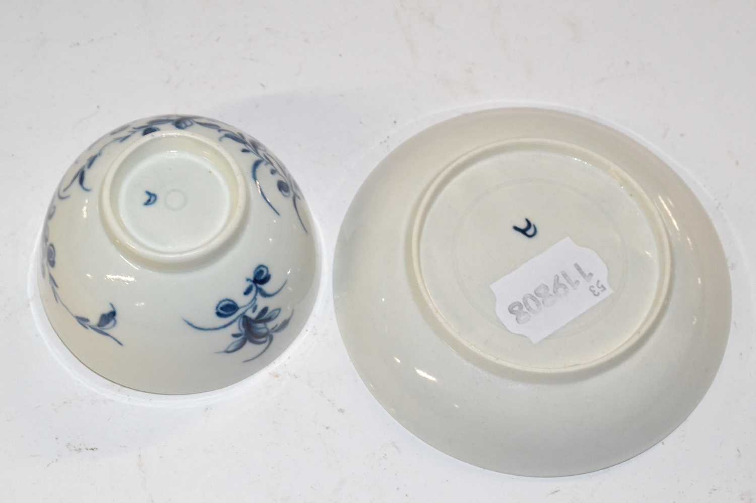 A Lowestoft porcelain tea bowl and saucer with blue and white design - Image 3 of 3