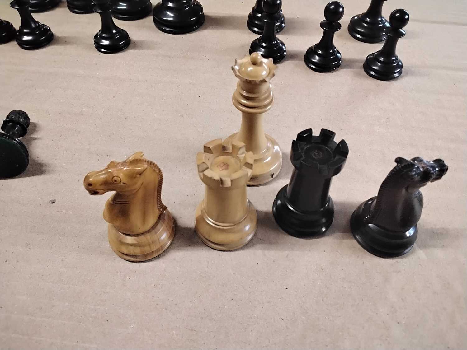 Chess Interest - Two chess sets, one by Jaques in carved box wood and ebony together with a - Image 10 of 13