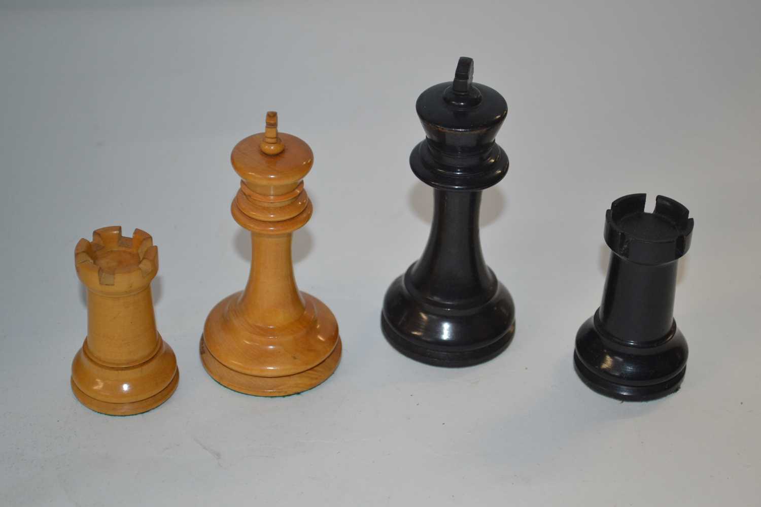 Chess Interest - Two chess sets, one by Jaques in carved box wood and ebony together with a - Image 2 of 13