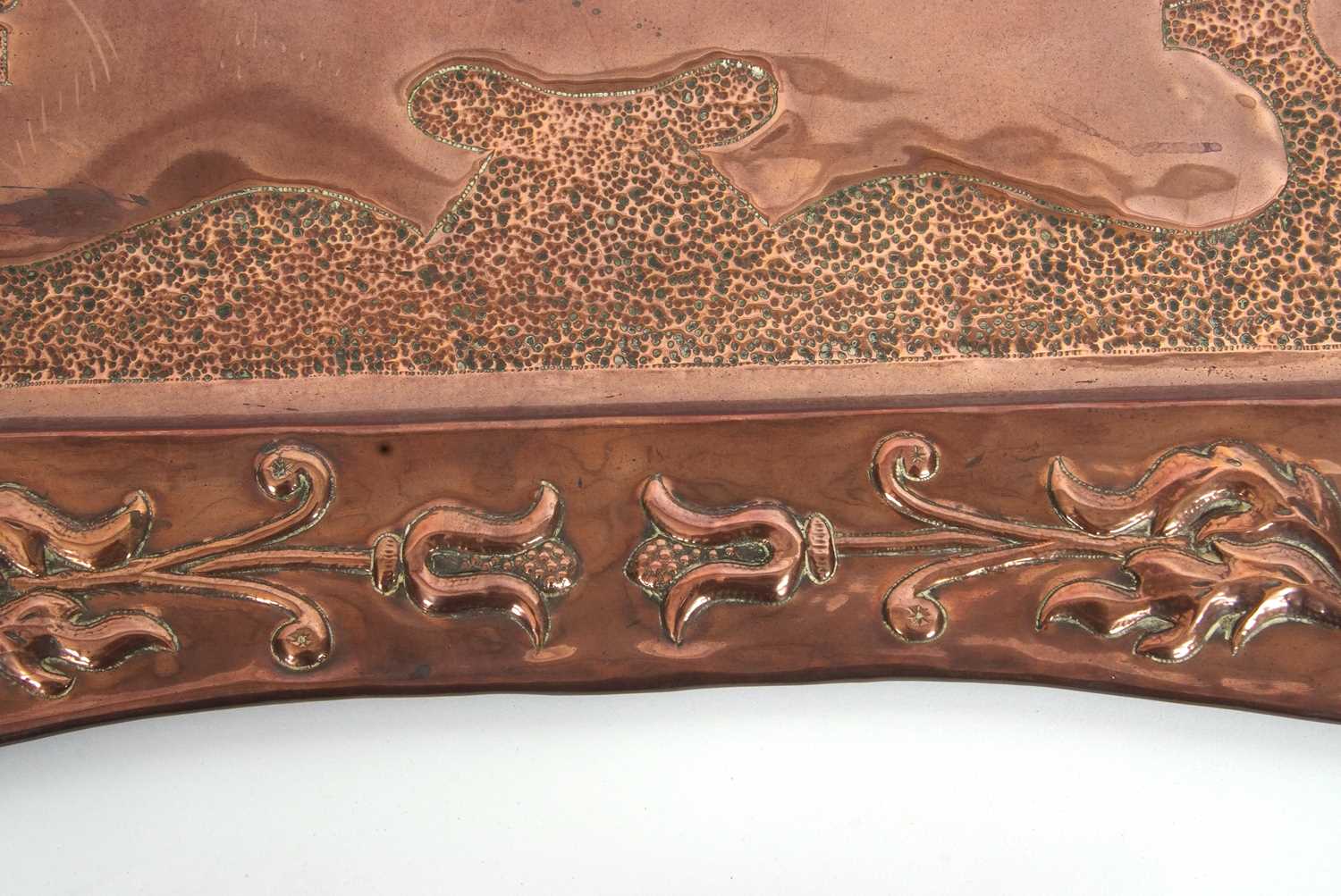 A large Arts & Crafts copper serving tray, decorated with a border of dragons and foliate detail, 56 - Image 5 of 6