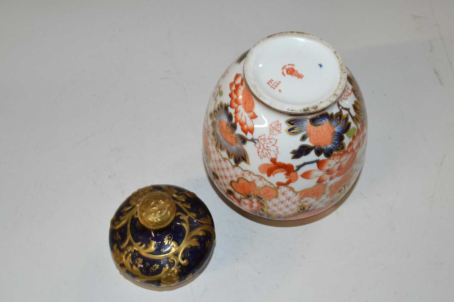 A Royal Crown Derby vase with cover, late 19th/early 20th Century with Imari type design, the - Image 3 of 3