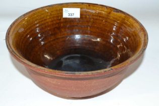 A Studio Pottery bowl with a brown glazed and ribbed design (Inventory 318), 25cm diameter
