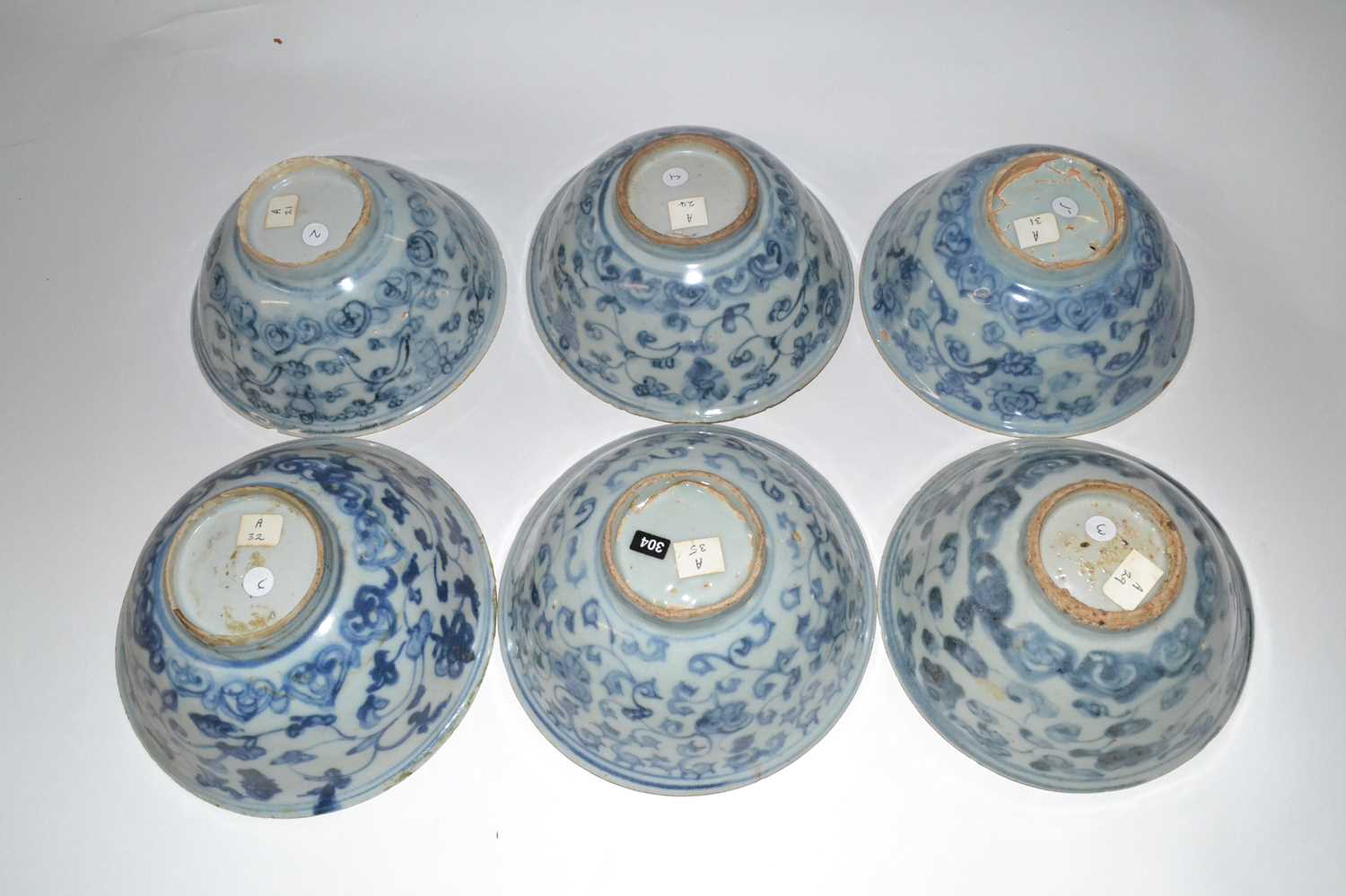A group of six Chinese porcelain bowls with Ming Dynasty type designs, 14cm diameter (Inventory - Image 3 of 3