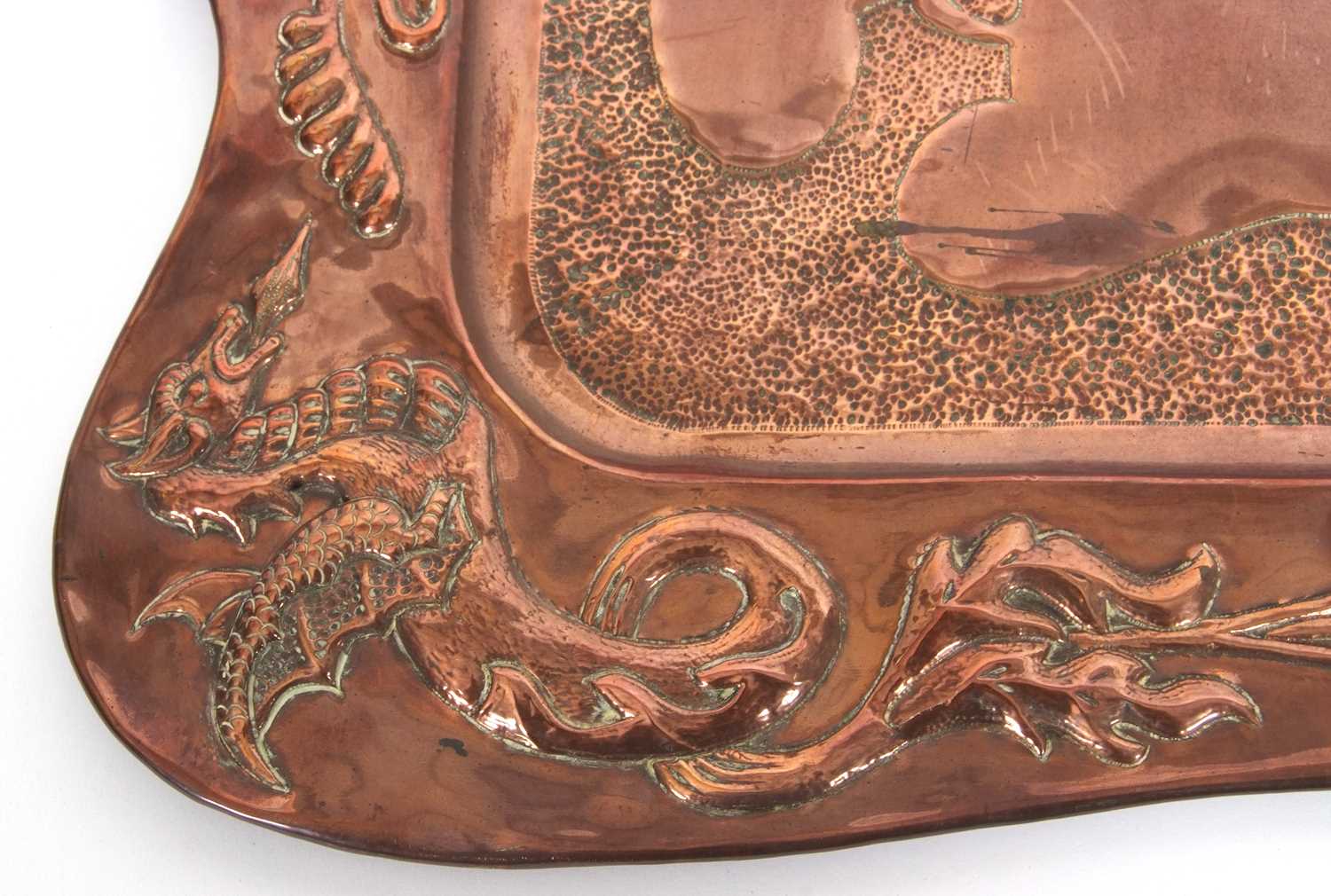 A large Arts & Crafts copper serving tray, decorated with a border of dragons and foliate detail, 56 - Image 4 of 6