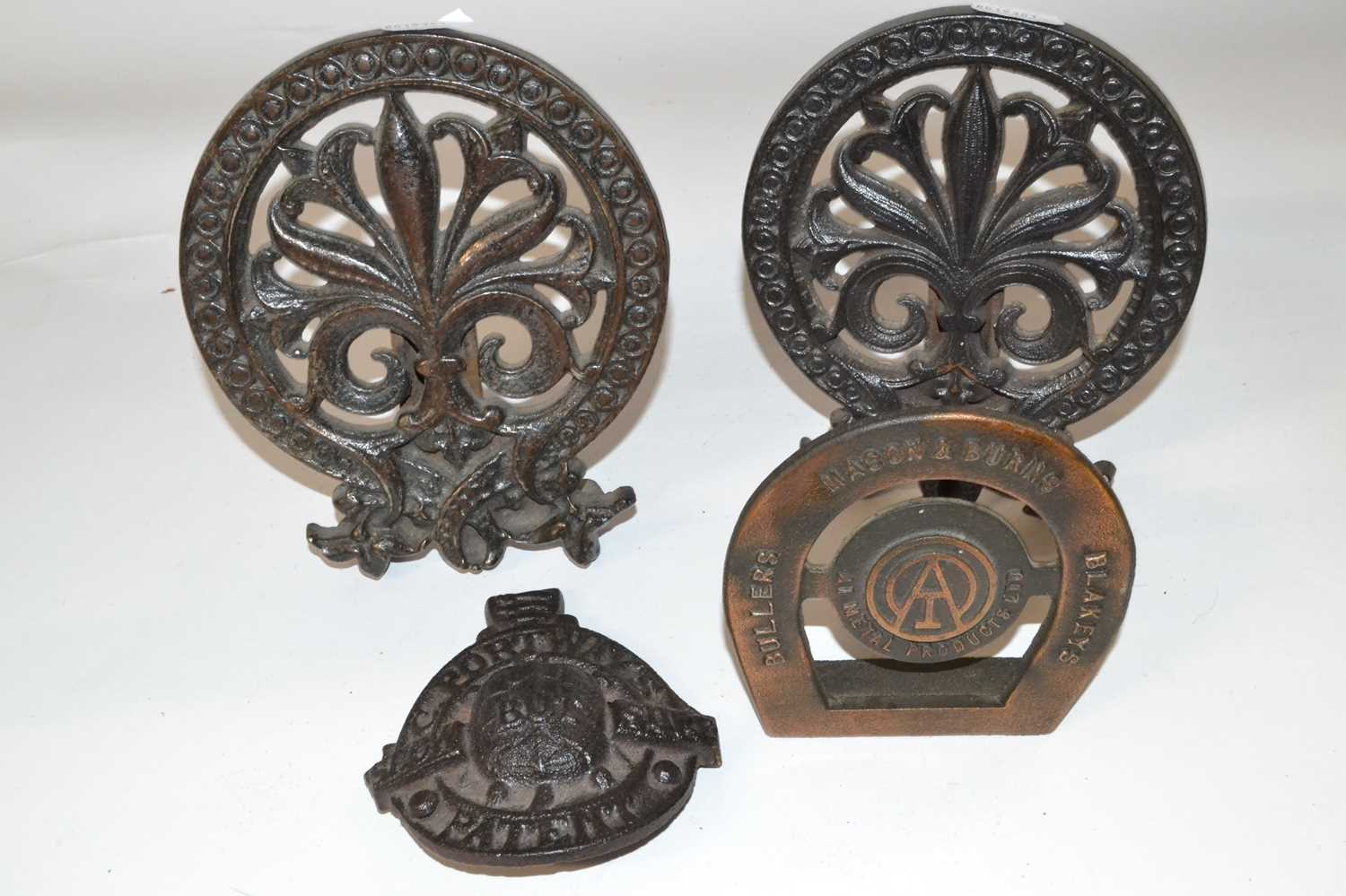 Novelty cast iron stand or trivet marked Auld Lang Syne, 27cm high - Image 4 of 4