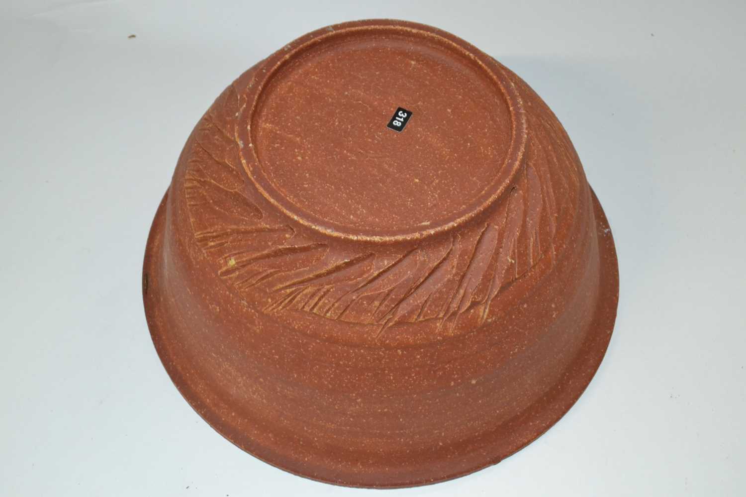 A Studio Pottery bowl with a brown glazed and ribbed design (Inventory 318), 25cm diameter - Image 2 of 2