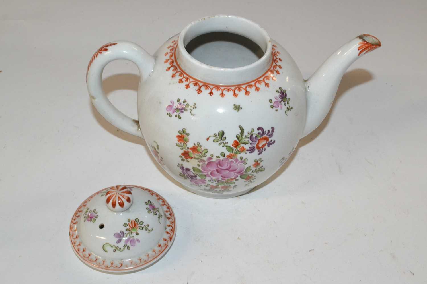 A Lowestoft teapot and cover decorated in Curtis style with design of flowers (a/f) - Image 2 of 3