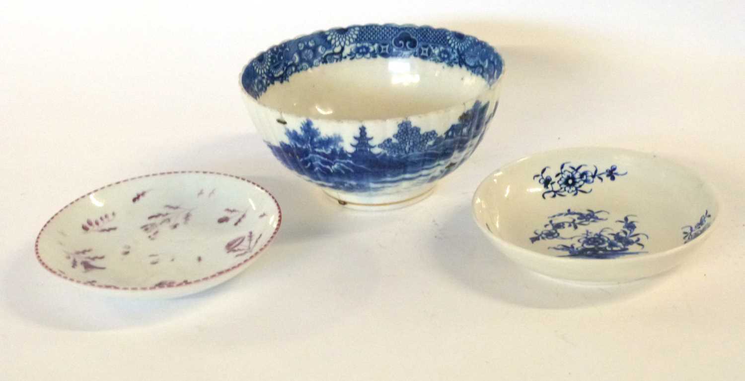 Group of two continental porcelain saucers and a Caughley fluted bowl (a/f) - Image 3 of 4