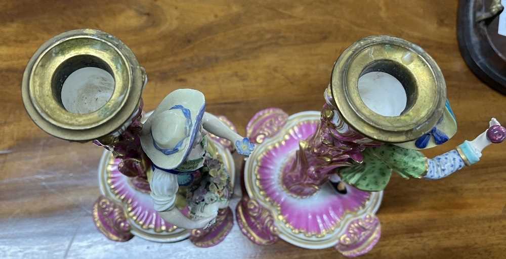 Pair of continental porcelain Minton style candlesticks modelled as fruit and flower sellers, 24cm - Bild 8 aus 13