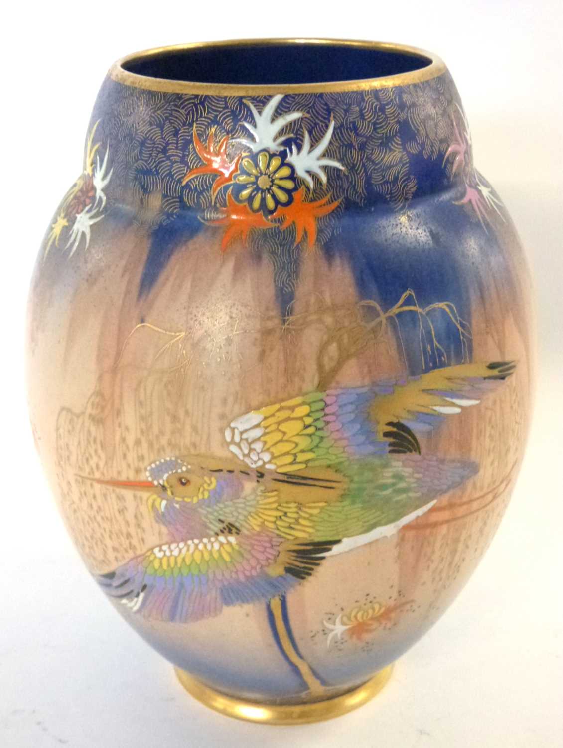 A mid-late 1930's Carltonware "Sketching Bird" pattern vase with satin-matte graduated blue to beige - Image 3 of 7