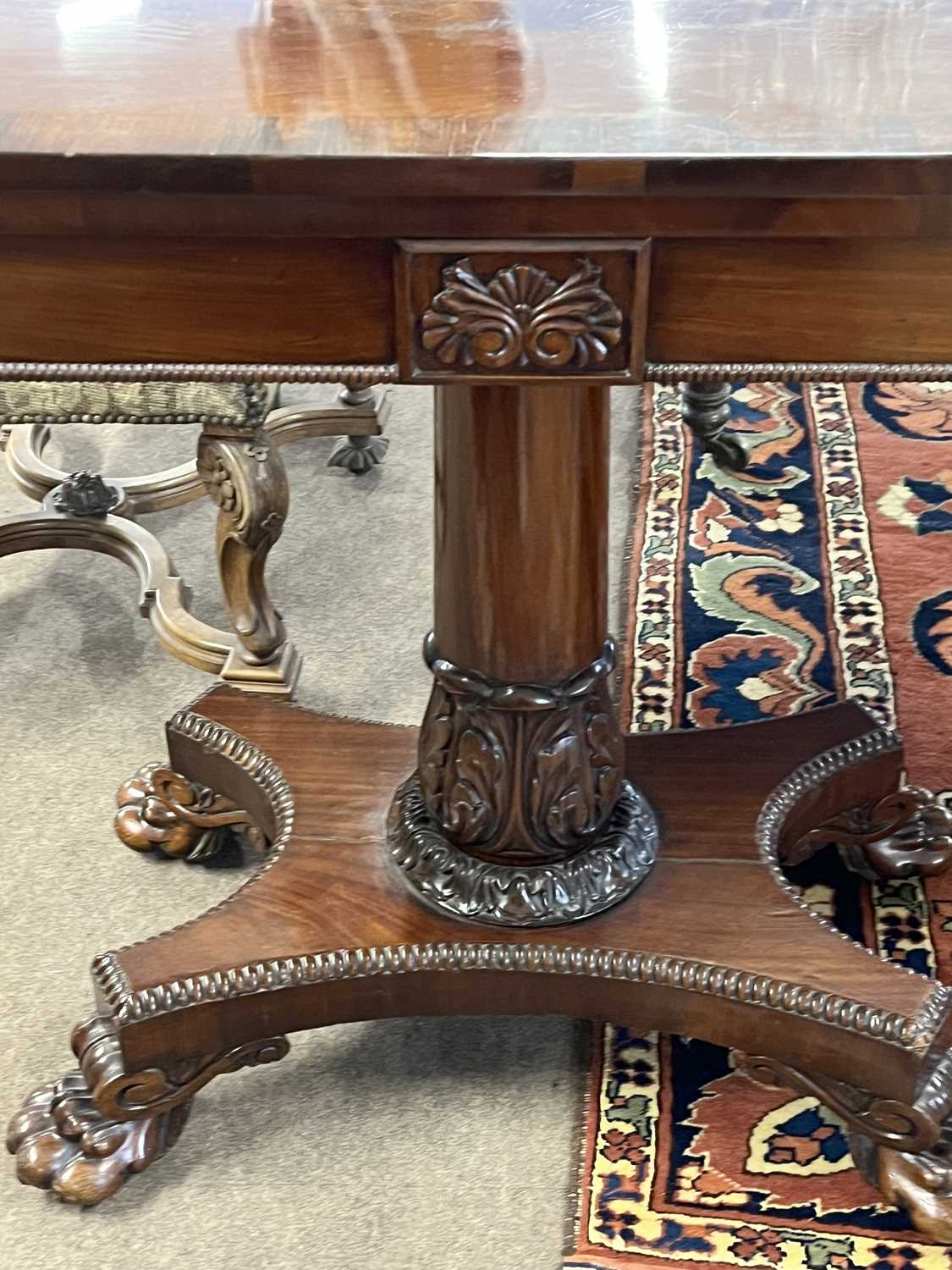 Pair of Regency mahogany and rosewood cross banded card tables of D shaped form with baize lined - Bild 4 aus 7