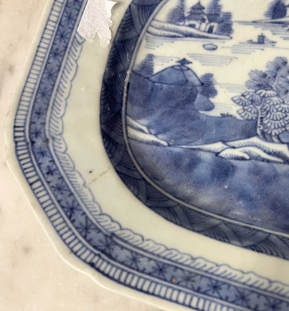 Group of Chinese porcelain wares including a late 18th Century blue and white dish, 18th Century - Image 15 of 16