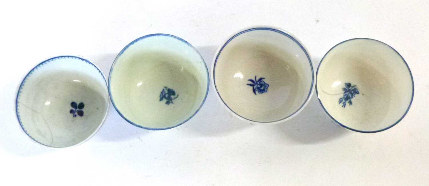 A group of four English porcelain tea bowls including a Liverpool example and Worcester examples - Image 3 of 5