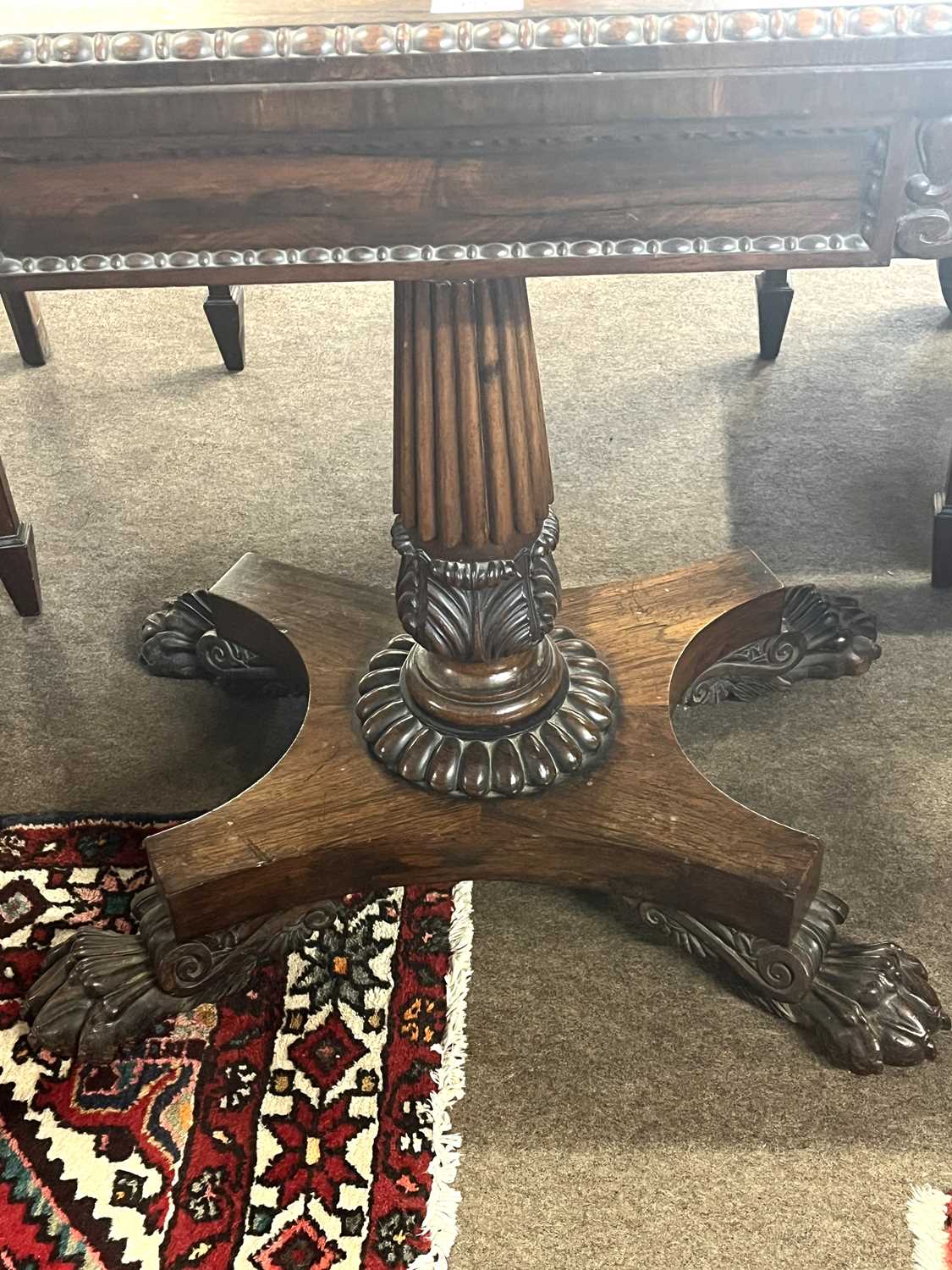 An early 19th Century rosewood card table, the top with red baize lining set on a fluted column with - Bild 4 aus 5