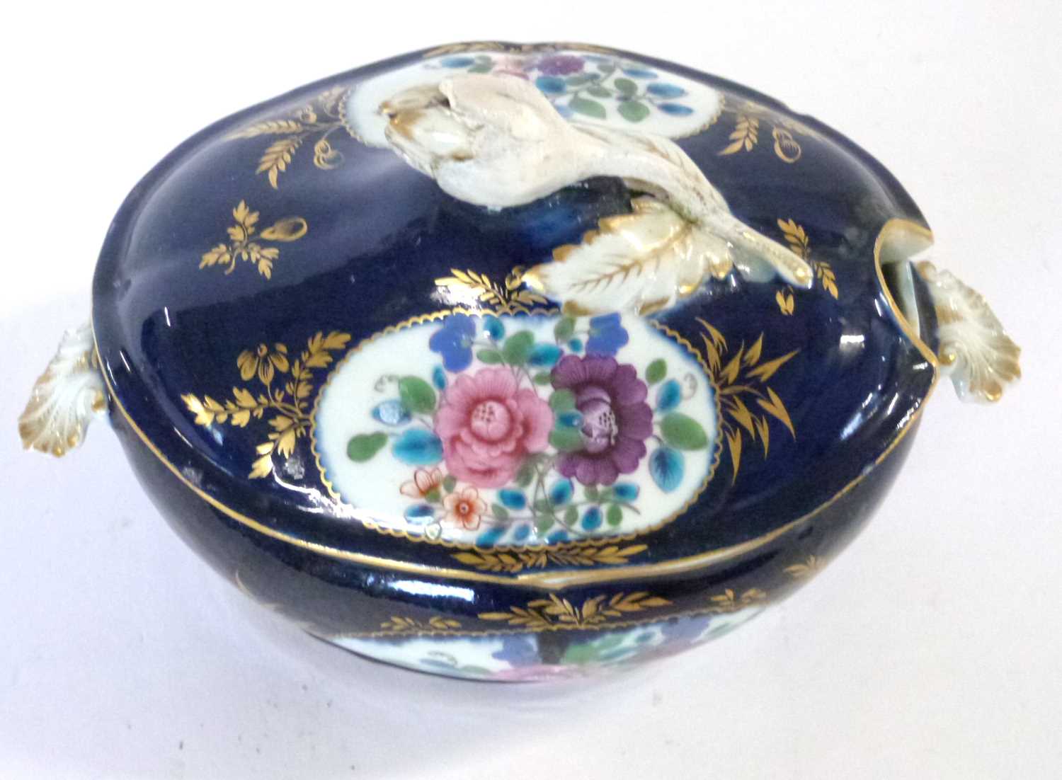 A Worcester porcelain small dessert tureen and cover, the gros bleu ground with panels of floral - Image 3 of 5