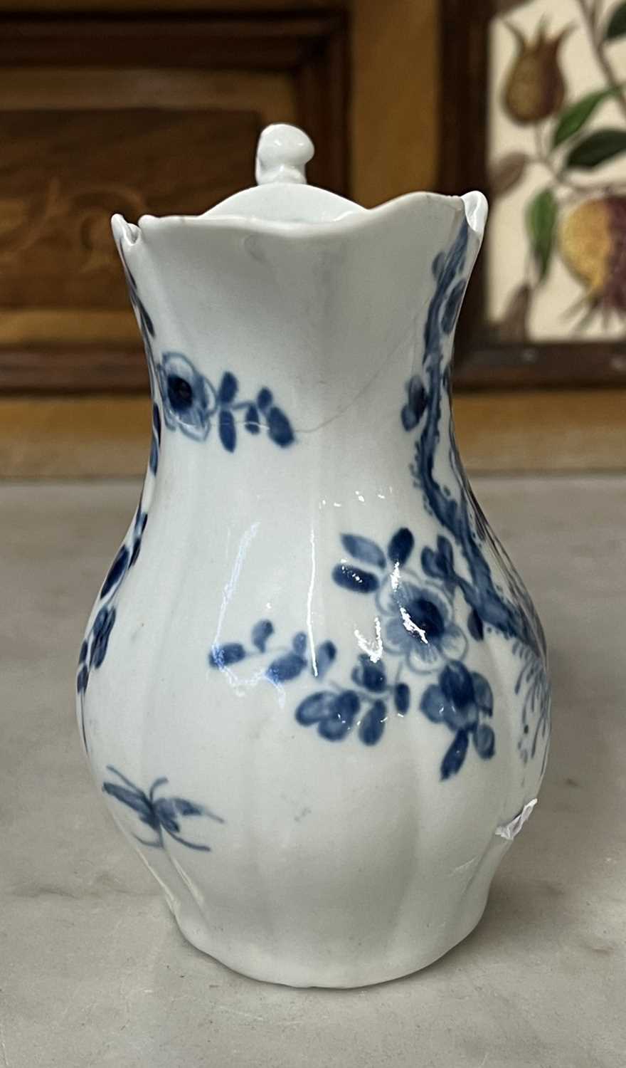 An early 18th Century Worcester porcelain jug in the root pattern with workmans mark to base - Bild 6 aus 14