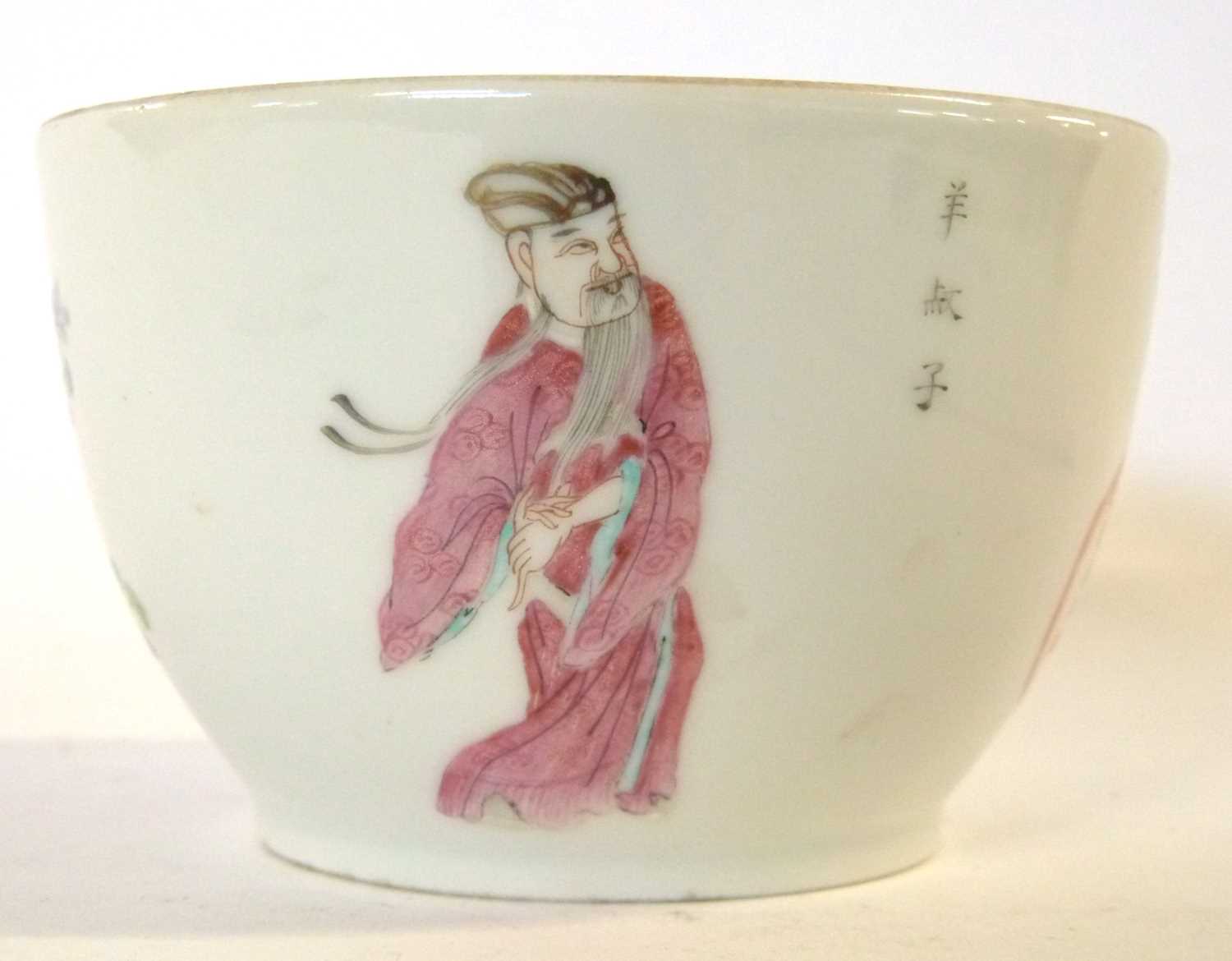 19th Century Chinese porcelain bowl decorated in polychrome with Chinese figures and caligraphy, red - Bild 2 aus 13