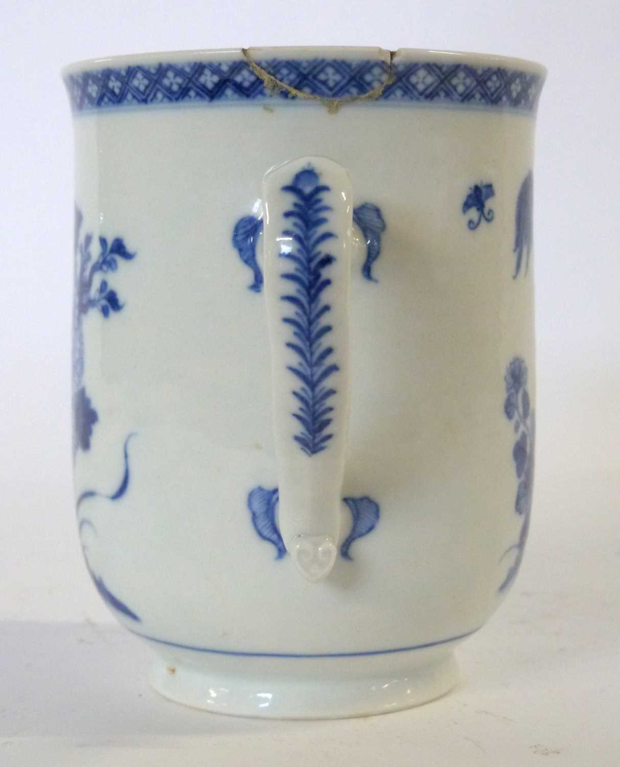 A 18th Century Chinese export porcelain tankard with blue and white design (large chip to rim), - Image 3 of 5