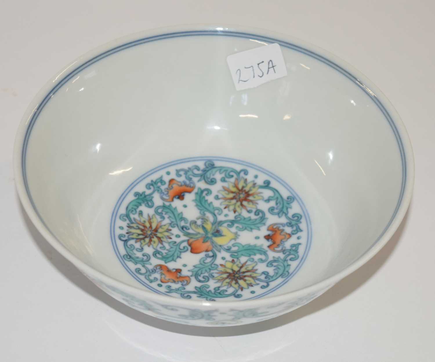 A Chinese Wucai bowl with flowerheads amongst scrolling foliage Apocryphal Qianlong mark to base - Image 9 of 20