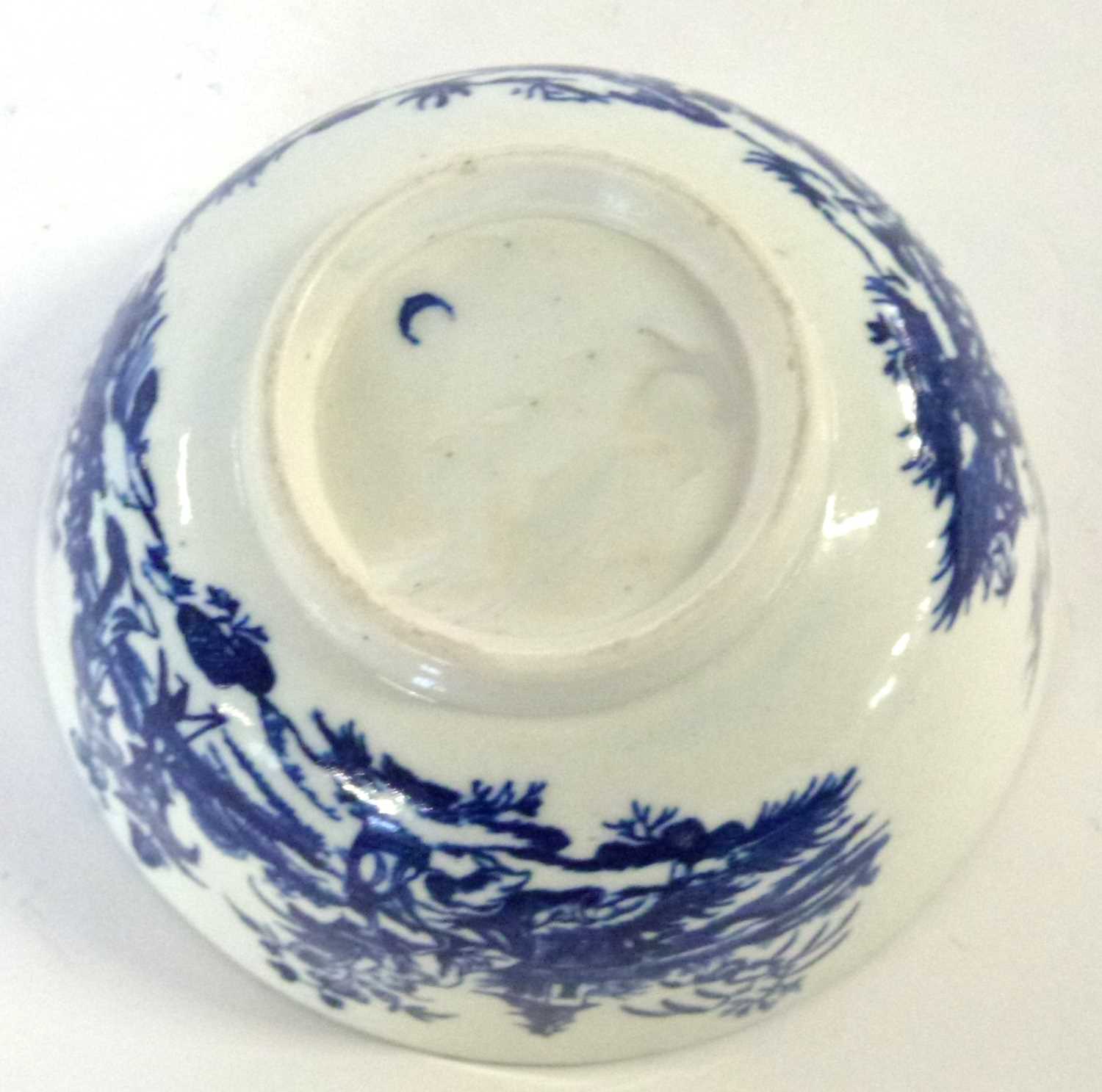 An 18th Century Worcester porcelain bowl with chinoiserie prints, 14cm diameter - Image 4 of 4