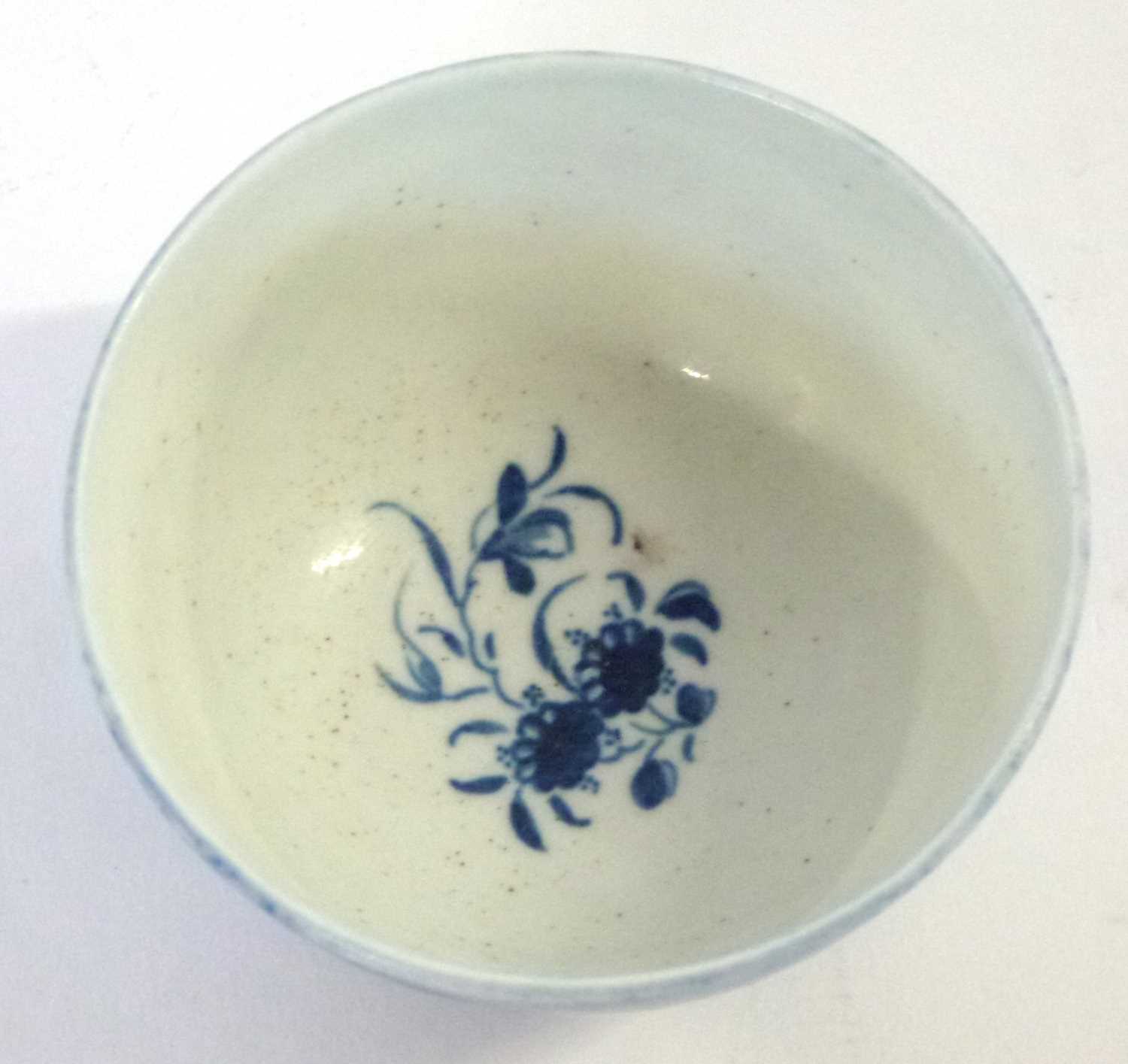 A Worcester porcelain tea bowl, the blue ground with fan type reserve panels of flowers - Image 3 of 4