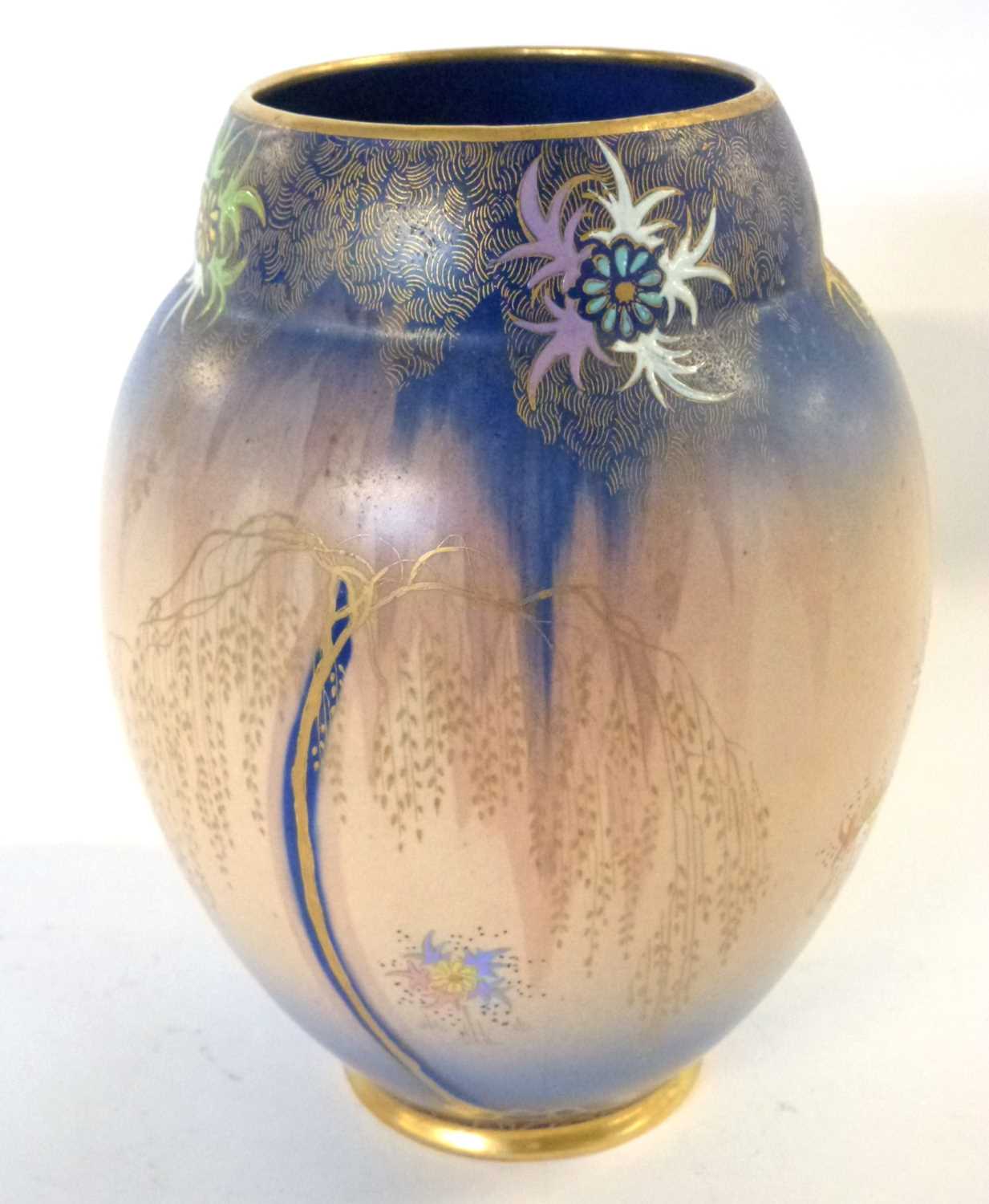 A mid-late 1930's Carltonware "Sketching Bird" pattern vase with satin-matte graduated blue to beige - Image 6 of 7