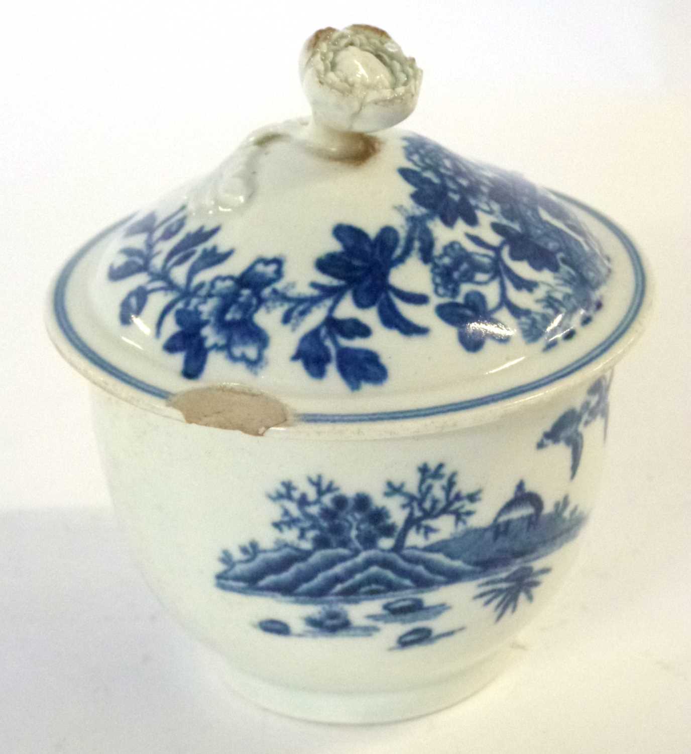 An 18th Century Worcester porcelain sucrier and cover decorated with the fence pattern (chip to