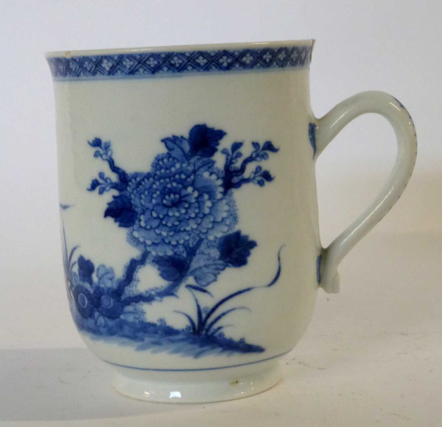 A 18th Century Chinese export porcelain tankard with blue and white design (large chip to rim),