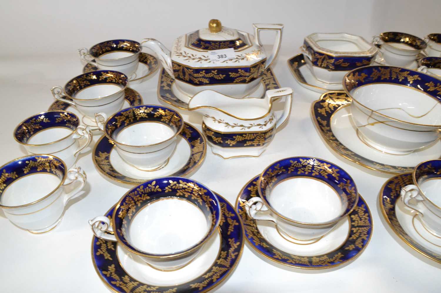 An early 19th Century Spode Felspar porcelain part tea set comprising teapot (cover a/f), milk - Bild 2 aus 3