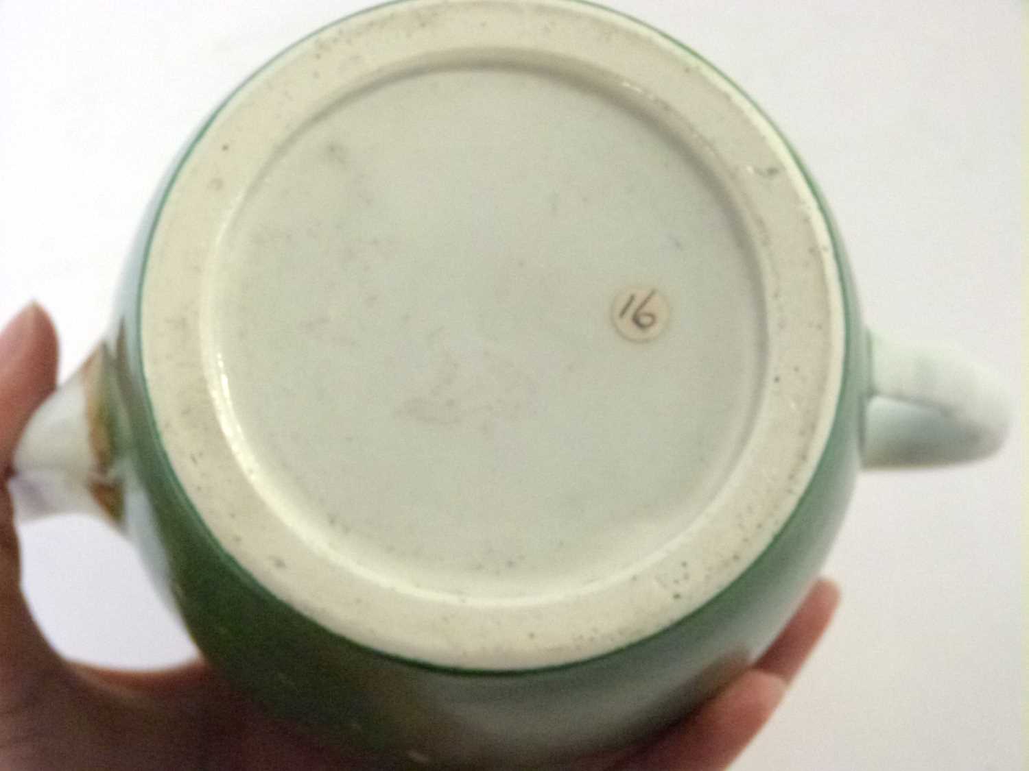 A Worcester porcelain apple green teapot and cover, circa 1780 - Bild 8 aus 8