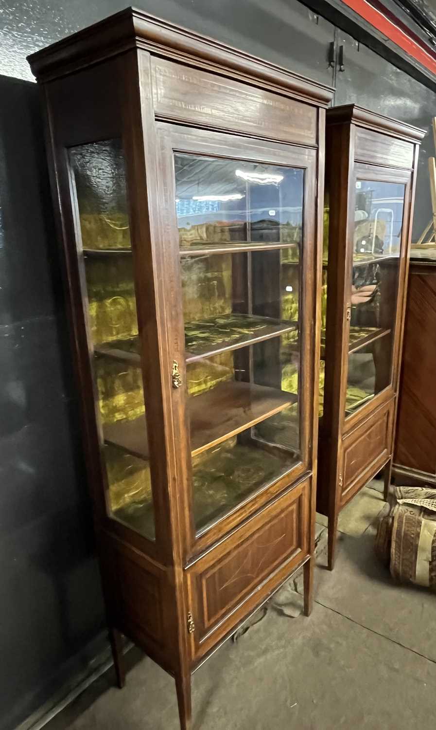 A pair of Edwardian mahogany and inlaid display cabinets with fabric lined interiors and cupboard - Image 3 of 5