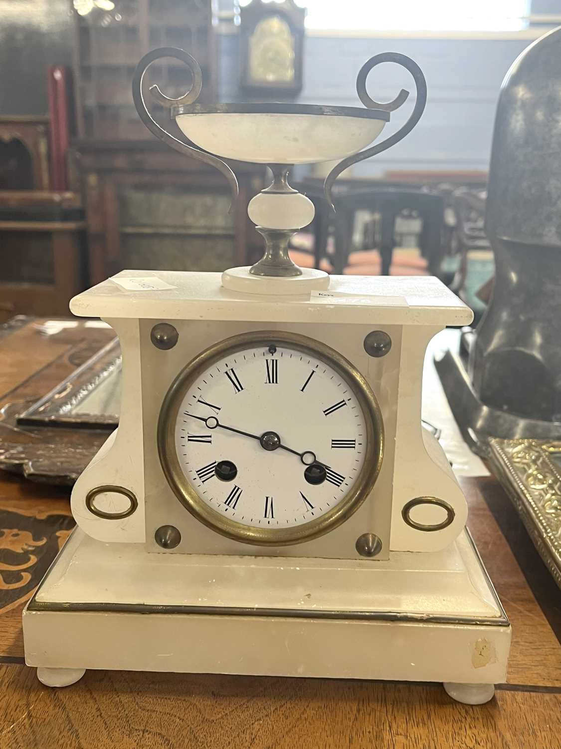 Small alabaster cased mantel clock, the case with urn mount, approx 25cm high