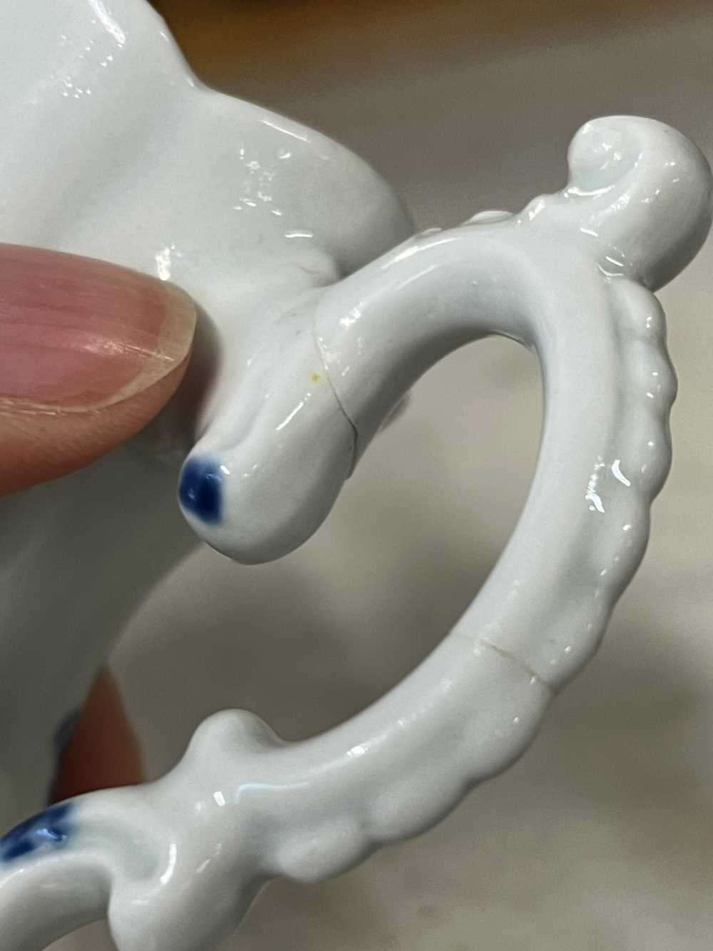 An early 18th Century Worcester porcelain jug in the root pattern with workmans mark to base - Image 9 of 14