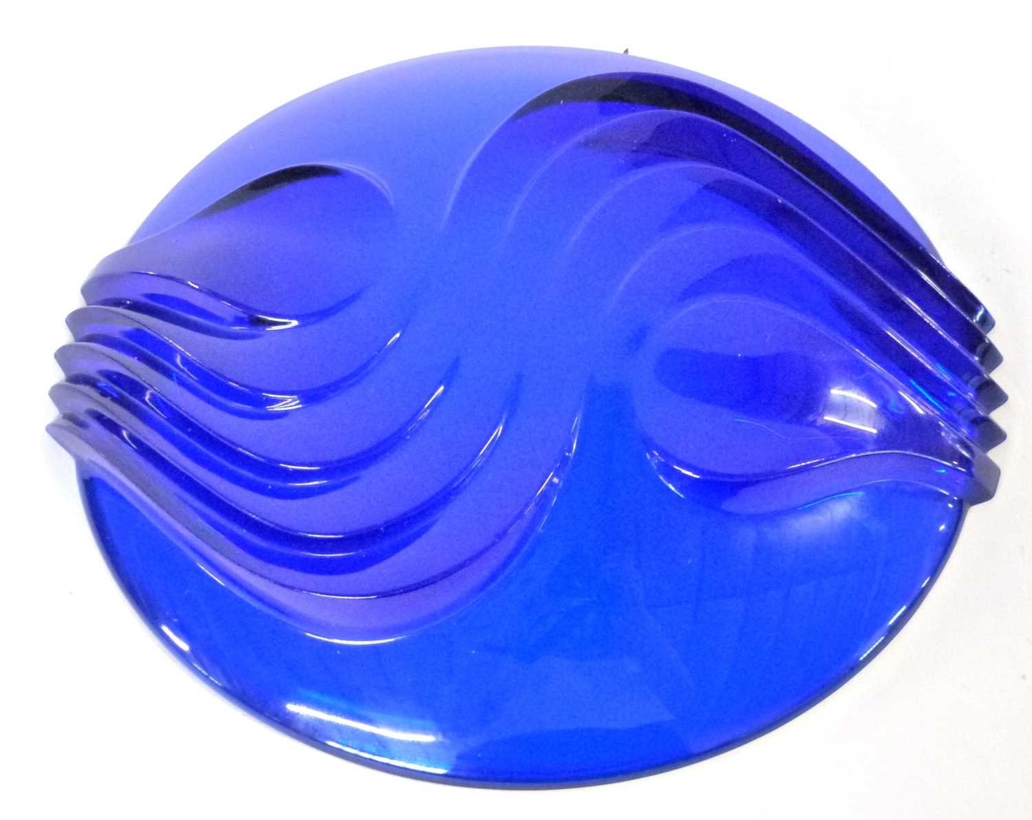 A large blue glass Art Deco style bowl together with a carved wooden model of a crocodile - Bild 5 aus 5