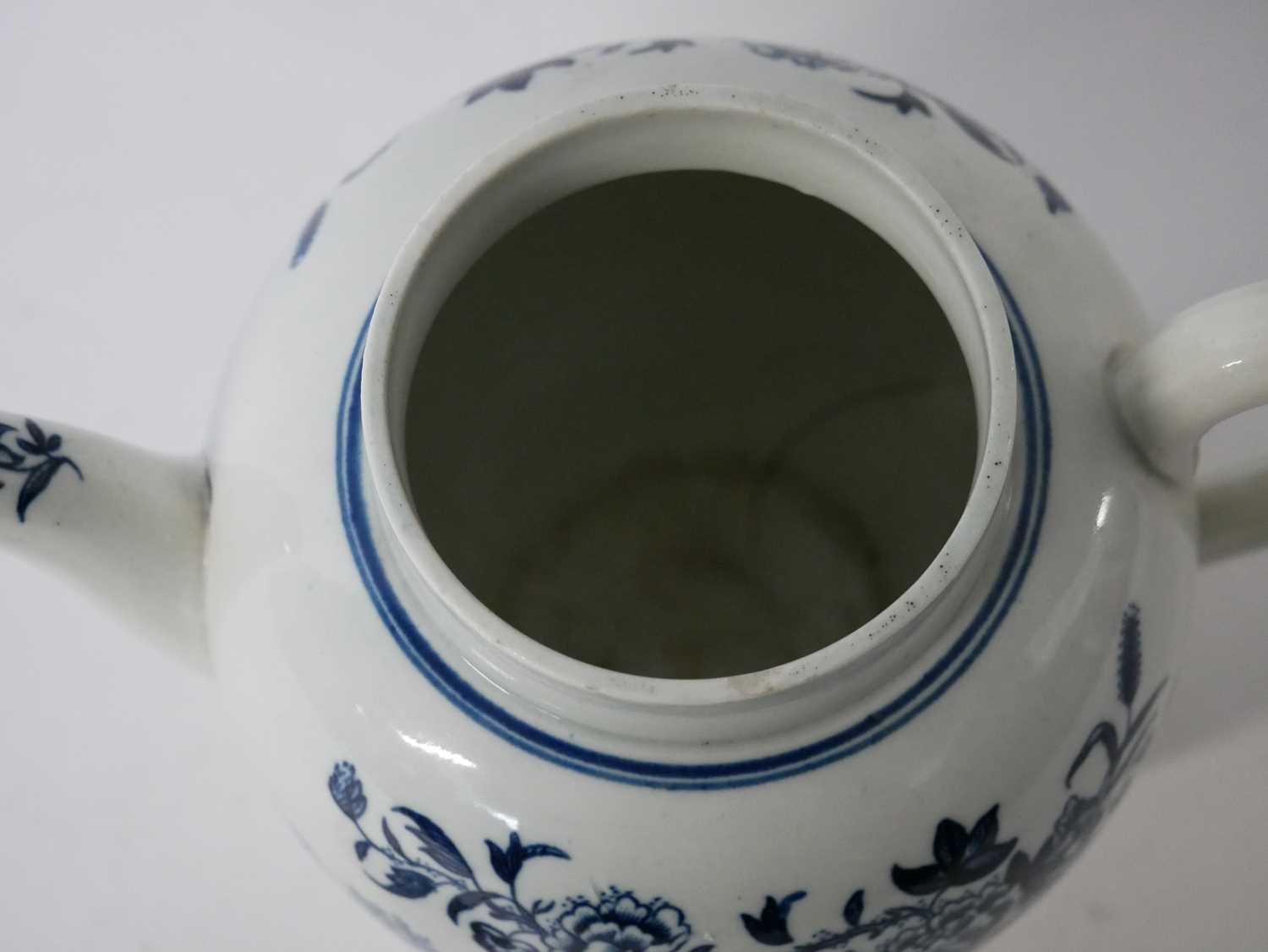 An 18th Century English porcelain fence pattern teapot and cover the pot possibly Isleworth and - Image 6 of 8