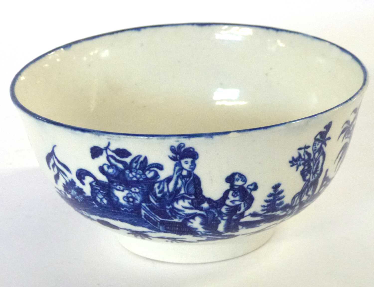 An 18th Century Worcester porcelain bowl with chinoiserie prints, 14cm diameter - Image 2 of 4