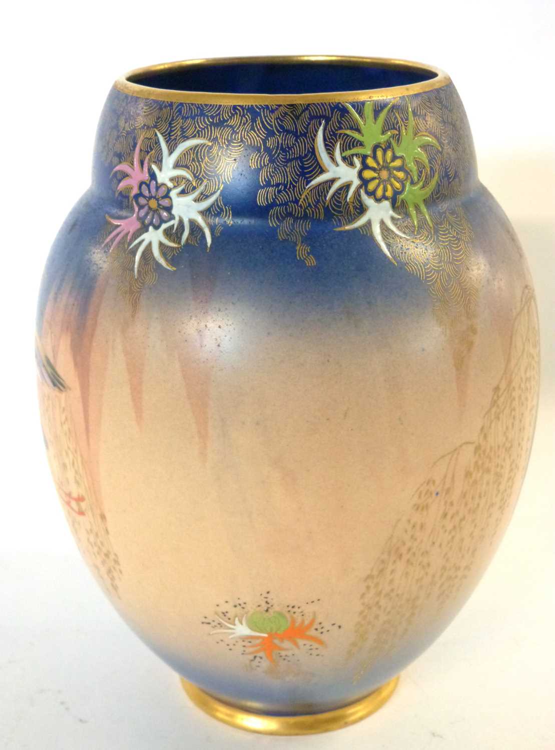 A mid-late 1930's Carltonware "Sketching Bird" pattern vase with satin-matte graduated blue to beige - Image 4 of 7