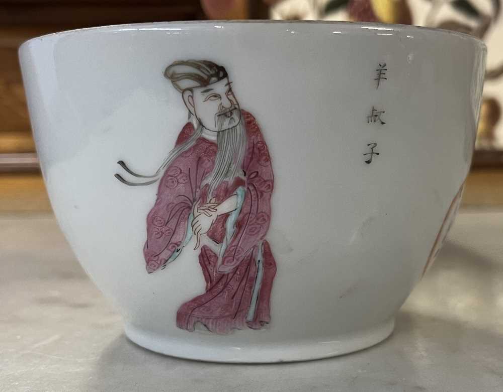 19th Century Chinese porcelain bowl decorated in polychrome with Chinese figures and caligraphy, red - Bild 8 aus 13